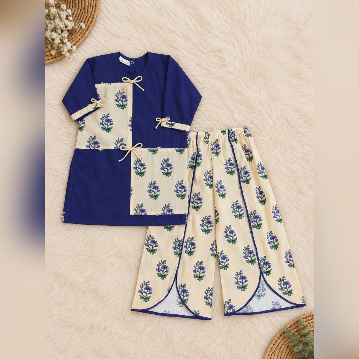 Bows & Tulip